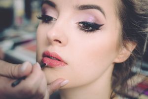 5 Simple Steps To Apply False Lashes